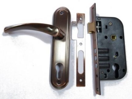 Замок врезной с ручками 103/3 Сазар