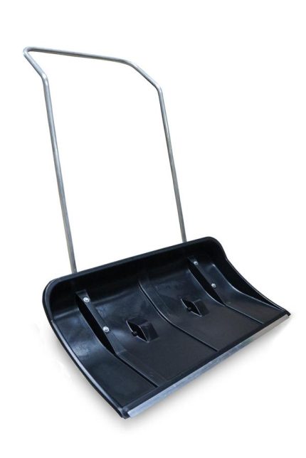 Скрепер морозостойкий пластиковый на колесах с алюминиевой накладкой (820*450)